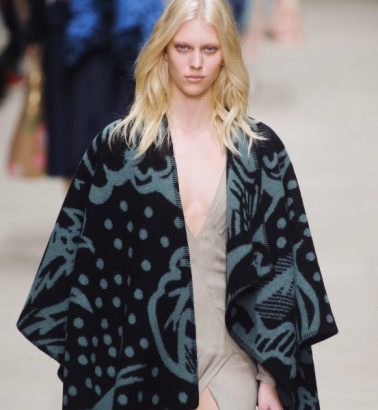 Tendance-mode-le-plaid-est-il-le-nouveau-manteau