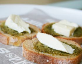 Toasts-de-pesto-a-la-mozzarella-par-Madame-charlotte