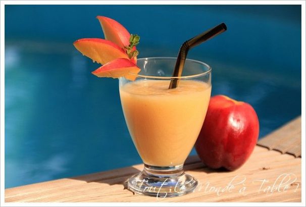 Un-smoothie-a-la-peche