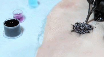 Un tatouage qui joue le rôle d’un médecin, c’est possible ? - %%sitename%%