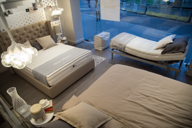 Une-boutique-de-literie-design-ouvre-a-Paris