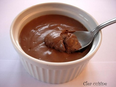 Une-mousse-au-chocolat-sans-sucre-sans-oeufs-et-sans-beurre-et-excellente-!