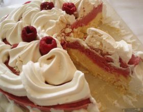 Vacherin-vanille-framboise-par-Sixbras