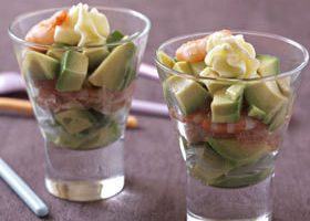 Verrines de pamplemousse, avocat et crevettes - %%sitename%%