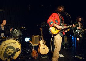 Vidéo : Angus Stone de passage à Paris !
