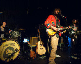 Video-Angus-Stone-de-passage-a-Paris