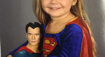 Voilà la tenue que cette petite fille a choisi pour sa photo d - %%sitename%%