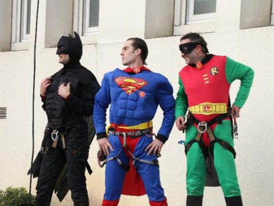Vol-de-super-heros-au-dessus-de-Nantes