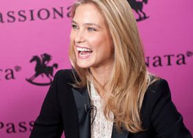 Vidéo : Bar Refaeli à la soirée Passionata, mais où était Léo - %%sitename%%