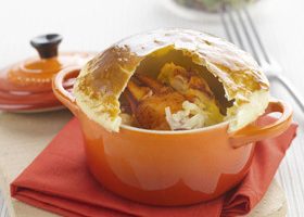 Cassolette de homard et poireaux au Comté présentée en croûte - %%sitename%%