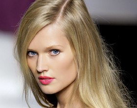cheveux-poussent-plus-vite