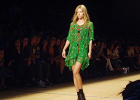 Ambiance bobo sur le défilé Isabel Marant