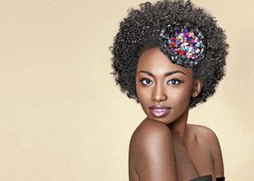 Comment prendre soin de ses cheveux crépus et frisés ? - %%sitename%%