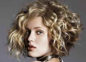 J'ai les cheveux bouclés ou frisés...