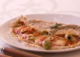 Galettes façon pizza au jambon, olives et fromage - %%sitename%%