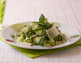 idee-recette-salade-courgette-parmesan-pignon-de-pin