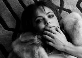 Julia Stone sort un deuxième album solo : By The Horns ! - %%sitename%%