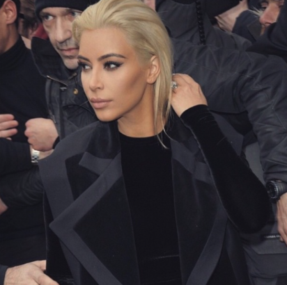 kim-devient-blonde