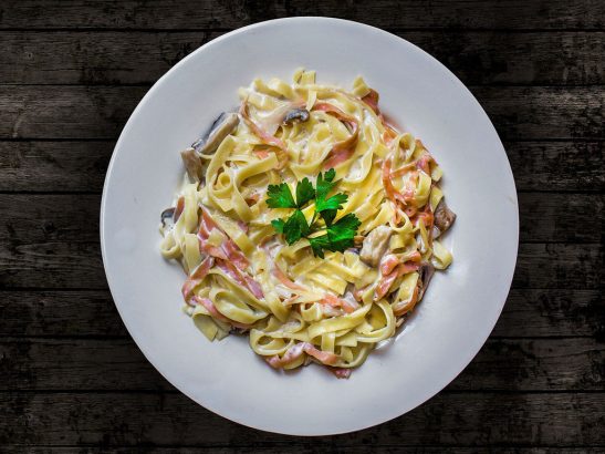 Les pâtes carbonara : recettes, astuces et parfum d’Italie