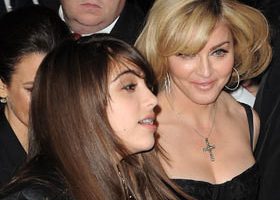 Madonna lance une ligne de vêtements pour ados !