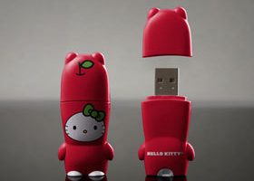 MIMOBOT fête l'anniversaire d'Hello Kitty - %%sitename%%
