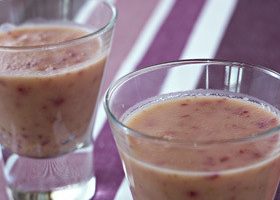 Mousse aux pêches et biscuits rose de Reims