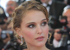Natalie Portman fournit de la marijuana à ses meilleures amies !