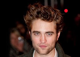 Robert Pattinson n'est PAS célibataire !