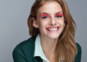 Tuto make-up : je veux des faux-cils flashy ! - %%sitename%%