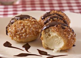 Profiteroles à la vanille, sauce chocolat - %%sitename%%