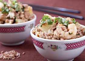 Riz rose aux crevettes, ananas et coriandre - %%sitename%%