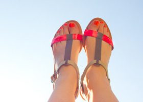 DIY : mes sandales fluos DIY : mes sandales fluos pour l'été ! - %%sitename%%