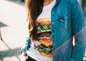 Des t-shirts à l'effigie des meilleures recettes de junk food - %%sitename%%