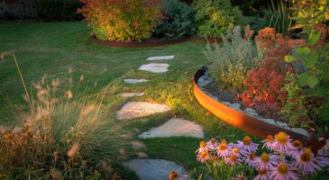 Ce détail négligé en automne transforme votre jardin pour 0 € : plantes indigènes, pierre sèche et acier corten, la méthode qui intrigue