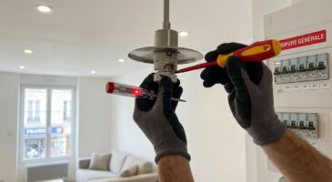 Électricité : ce réflexe au tableau que tout le monde oublie pour changer une douille cassée sans tout couper