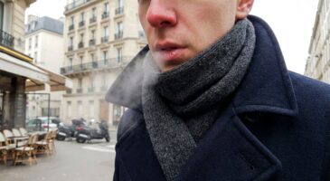Si vous enchaînez les rhumes, arrêtez vite cette habitude anodine avec votre écharpe en hiver sans le savoir