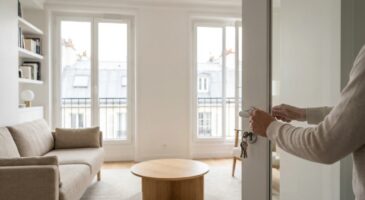 Si vous vendez en 2026, les acheteurs jugent d’abord ce détail de votre intérieur, bien avant la surface