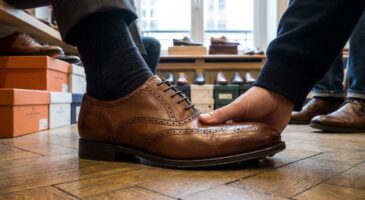 Vos chaussures vous font souffrir malgré la bonne pointure ? ce critère clé ignoré en boutique peut tout gâcher